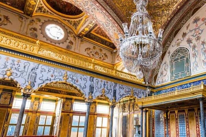Istanbul Guided Topkapi and Grand Bazaar with Small Group
