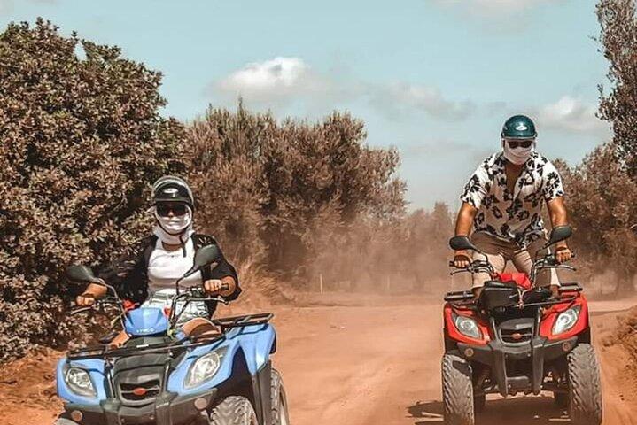 ハマメットの丘陵地帯を四輪バイクで走る