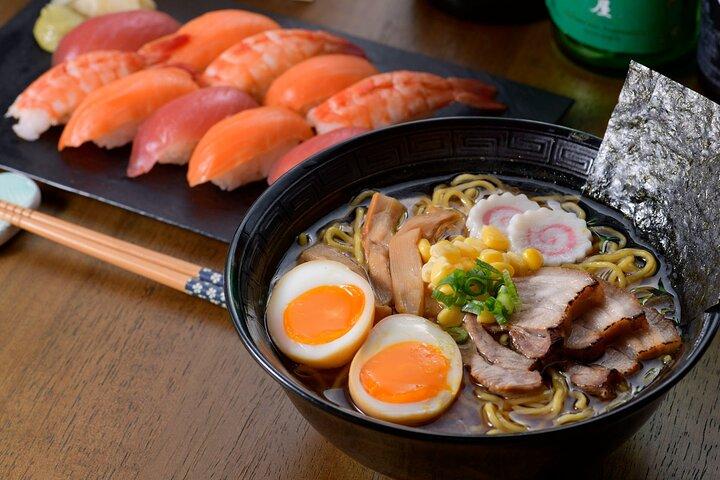 Ramen e Sushi Classe de Cozinha com Sake Pairing Set em Tóquio