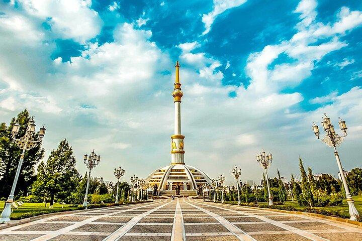 Tour familiar personalizado de 9 días por Turkmenistán con coche privado