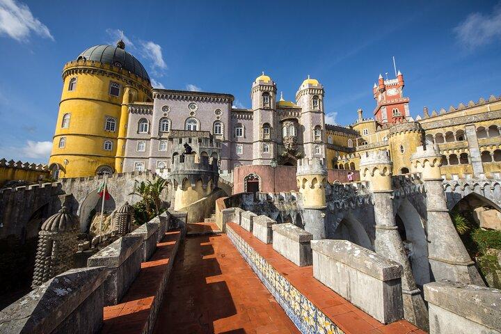 Sintra, Pena e Regaleira Tour de Lisboa com bilhetes incluídos