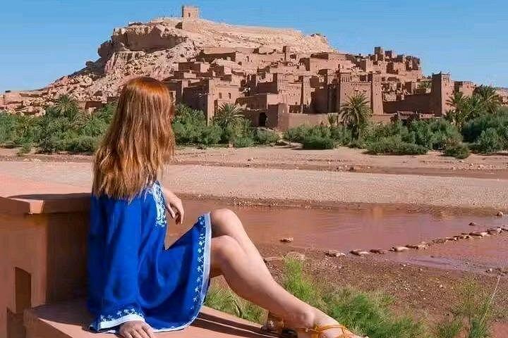 マラケシュチェックアウトワルザザートへの日帰り旅行