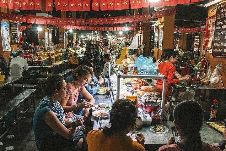 HoiAn Ancient Town Night Market Street food tour di notte