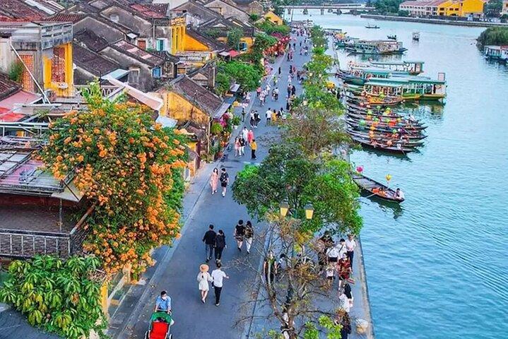 HoiAn Ancient Town Night Market Street food tour di notte