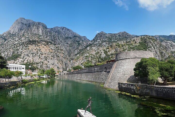 Von Durres/Tirana: Tagesausflug nach Montenegro, Budva und Kotor