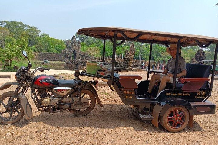 Full day Tuk Tuk Small Tour Of The Oldest Angkor Temples