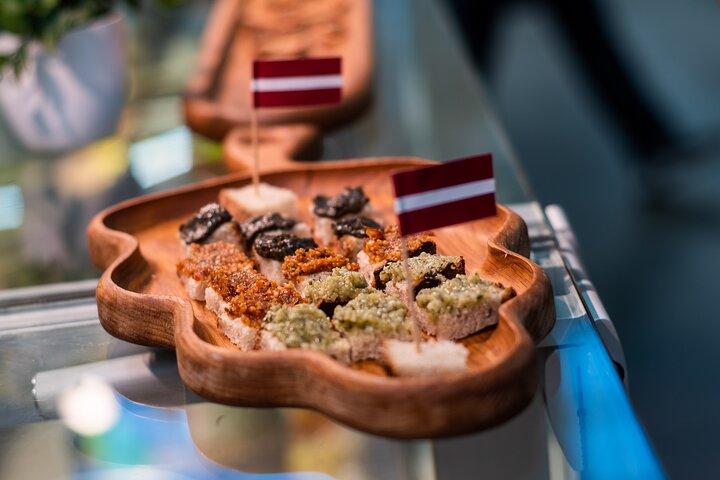 Rigas centralmarknad och traditionell matprovningsupplevelse