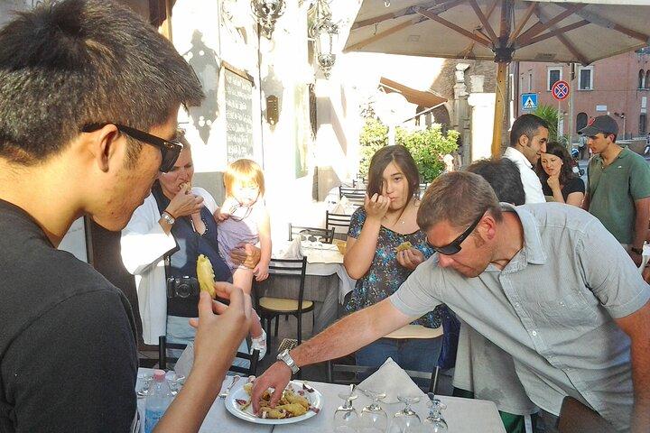 Rom Street Food Tour och Jewish Ghetto Area Guidad sightseeing