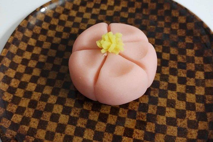 谷中和菓子作りとティータイム 家庭的でローカルなスタイル