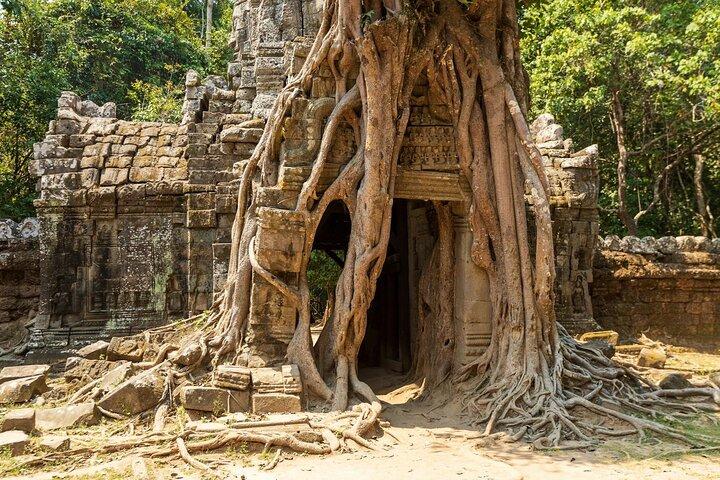 Luxury Private Sunrise or Sunset Private Angkor Wat with Guide
