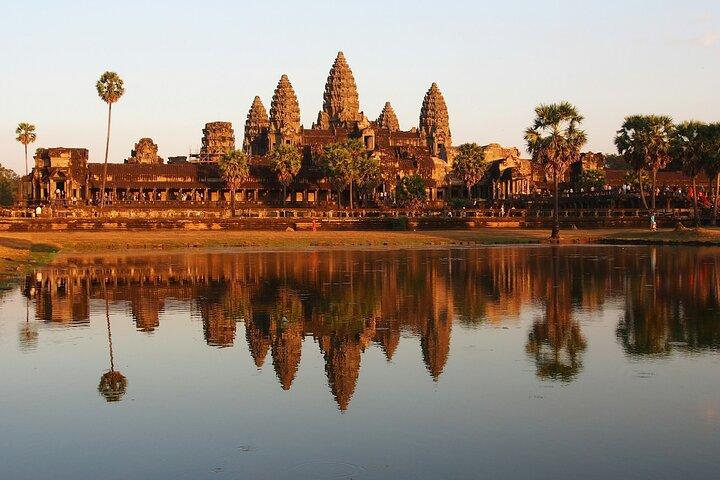 Luxury Private Sunrise or Sunset Private Angkor Wat with Guide