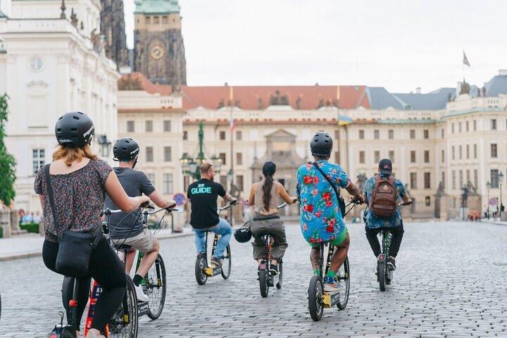 Prag E-Scooter-Tour: Große PRIVATE Stadtbesichtigung