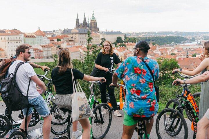 Prag E-Scooter-Tour: Große PRIVATE Stadtbesichtigung