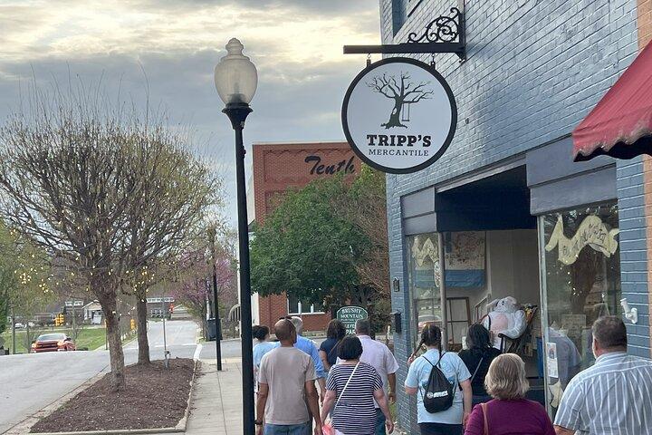 Hoteller i nærheden af North Wilkesboro, NC Walking Food and History Tour