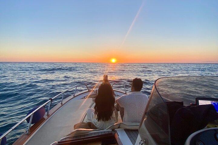 Private Bootstour bei Sonnenuntergang auf Ischia