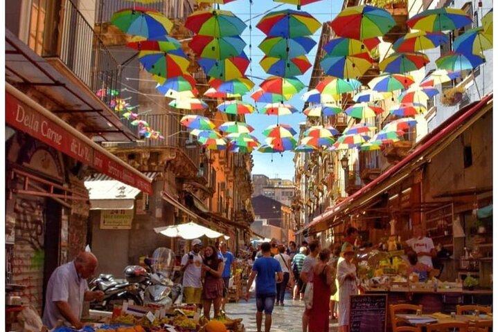« À pied à Catane : rues, aperçus et délices culinaires »