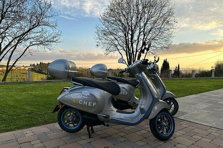 Chianti - Rid in i Toscanas solnedgång: Vespa-tur med middag