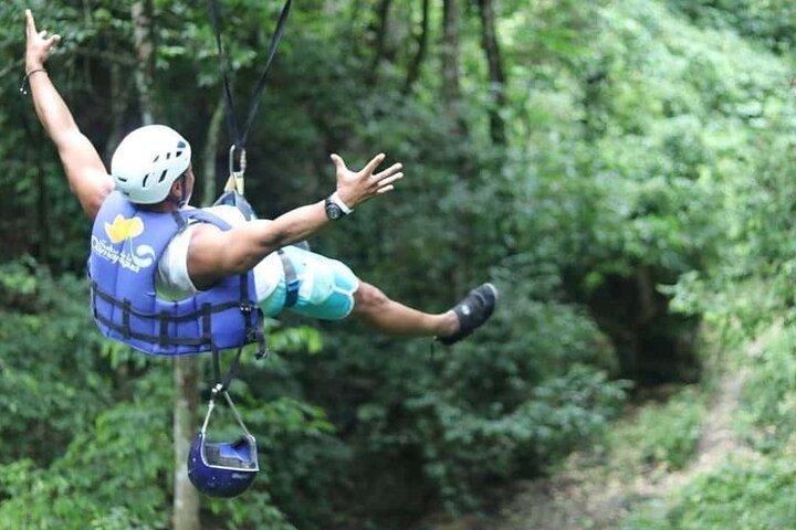Hoteller i nærheden af Waterfalls and Zipline Super Combo Excursion