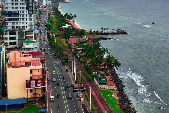 Colombo by Tuk Tuk – Sightseeing Entry Fees & Food Included