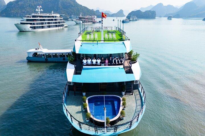 Dragon Bay Luxury Cruise inclui transporte, refeições, cabines com varanda