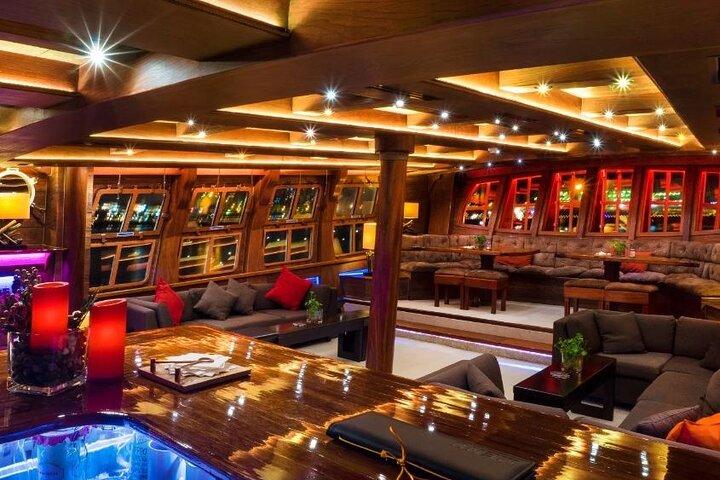 Royal Albatross - Weeknight Buffet Middag + Free-flow Vin og øl