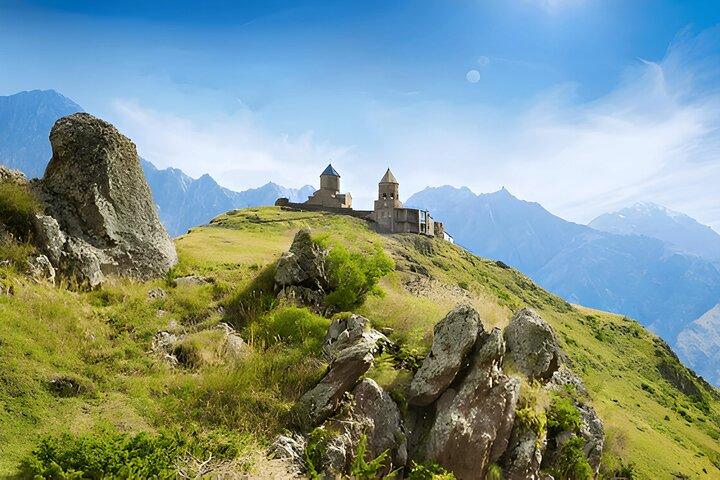 Da Tbilisi a Kazbegi Stepantsminda Gudauri GroupTour guidato