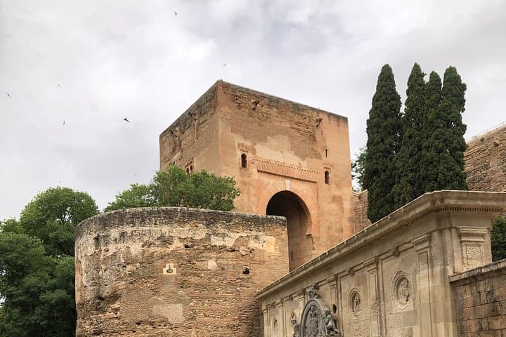 Alhambra Surroundings Guided Tour