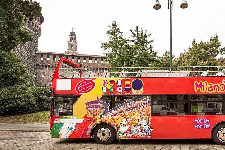 Hop-On Hop-Off Bustour in Mailand Panoramaikonen an Bord + Ebook
