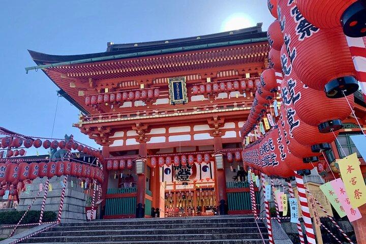 Verborgene Geheimnisse von Fushimi Inari: Bambuspfade und Sake Village