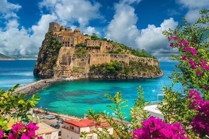 Da Roma Tour in Barca per Ischia e Procida e Punta Pennata