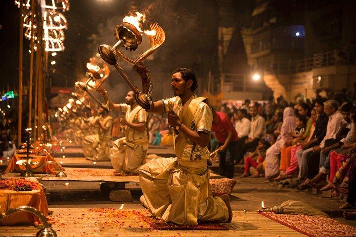 Excursion privée d'une journée complète à Varanasi avec temples, ghats et rituels