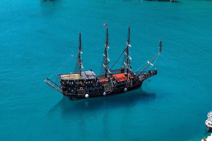 Vlora : Tour en barco pirata por Sazan y Karaburun