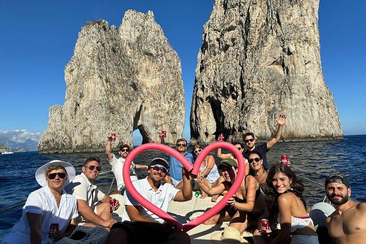 Tour compartido en barco Capri de 4 horas por la tarde : Blue Grotto & Swim