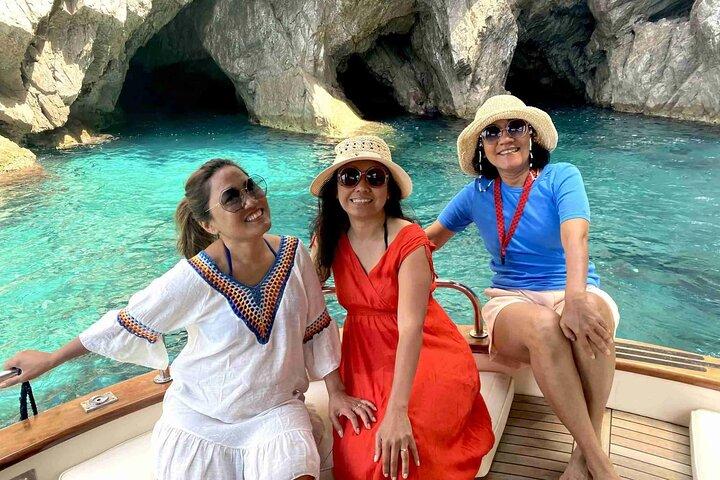 Tour compartido en barco Capri de 4 horas por la tarde : Blue Grotto & Swim