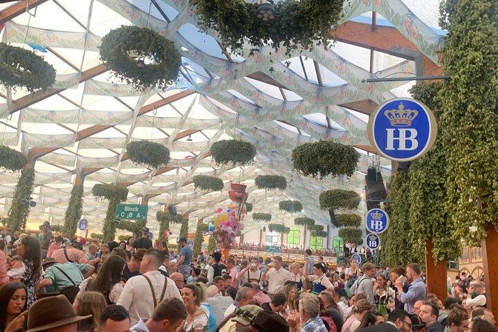 Oktoberfest Munich Tour incl. Reserva de mesa, Comida e bebida