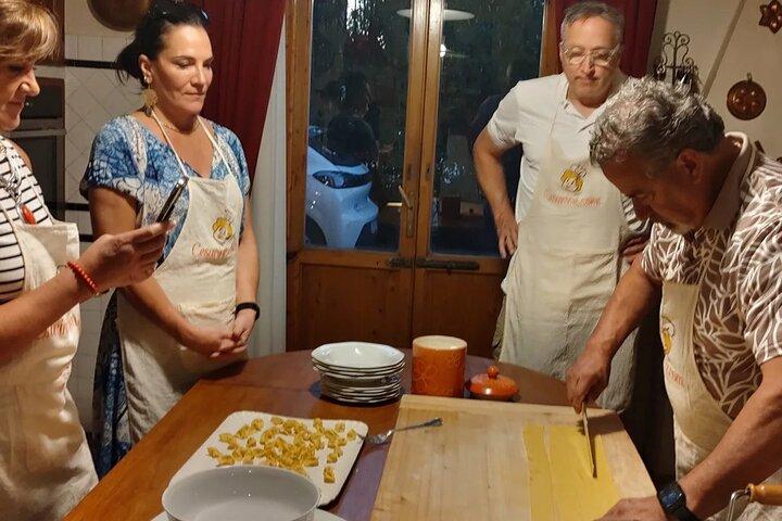 ピストイアでパスタとティラミス料理教室