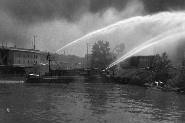 Historiska och arkitektoniska Chicago Fireboat River & Lake Cruise
