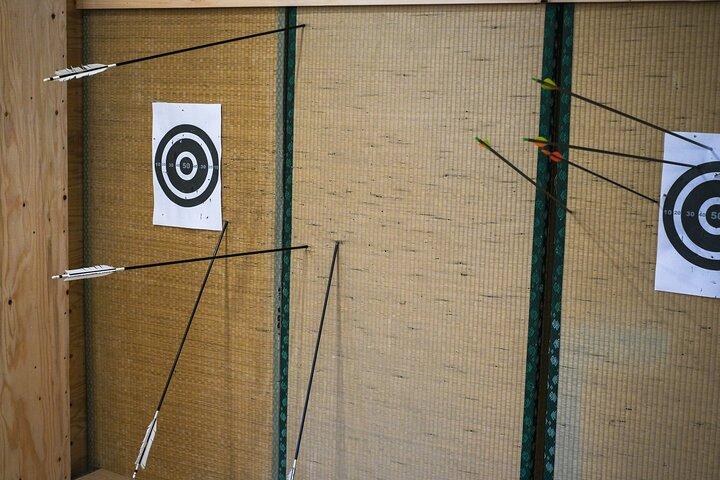 Samurai Training (Kyudo - Bogenschießen und Katana) in einer kleinen Gruppe