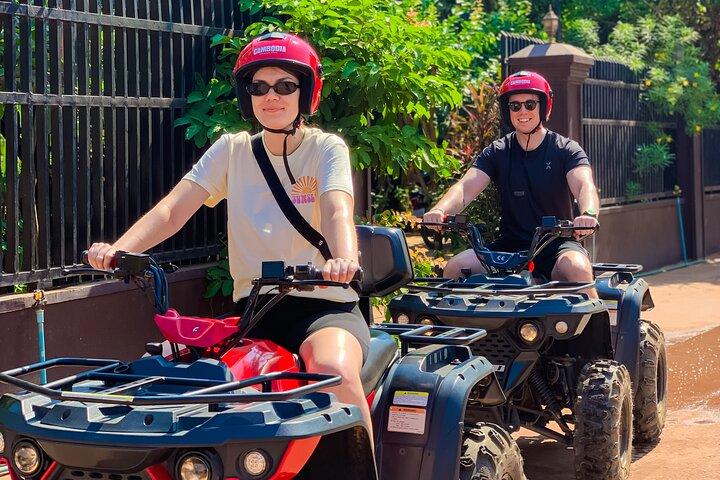 クワッドバイクに乗って地元の村を探索