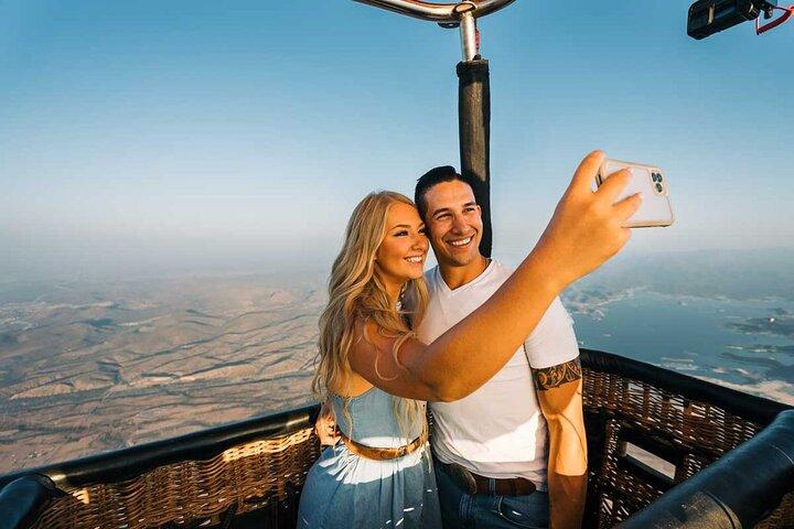 Deluxe heteluchtballonvlucht Kamelenrit, ontbijt & transfer