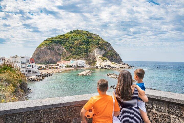Da Roma Tour in Barca per Ischia e Procida e Punta Pennata