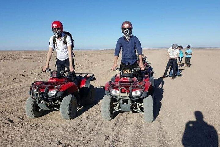 Suber Safari tour Jeep y quad y coche Spyder y espectáculo Bedouin Village