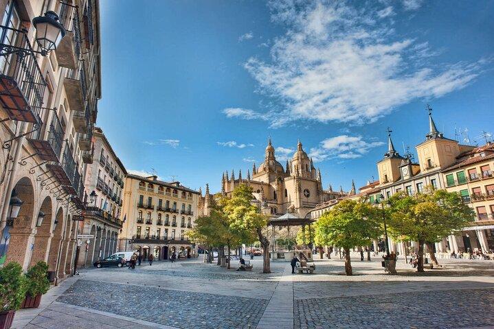 Excursión privada de un día a Segovia y La Mancha Molinos de viento