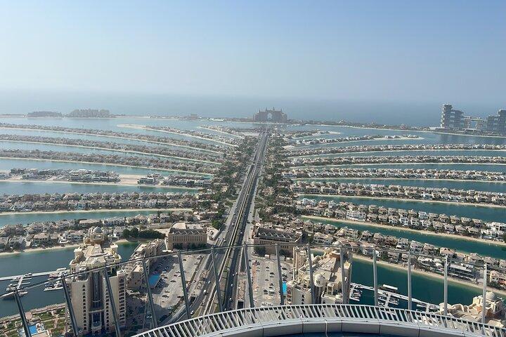 Dubai Stadtrundfahrt Die Aussicht am Palmeneingang inklusive