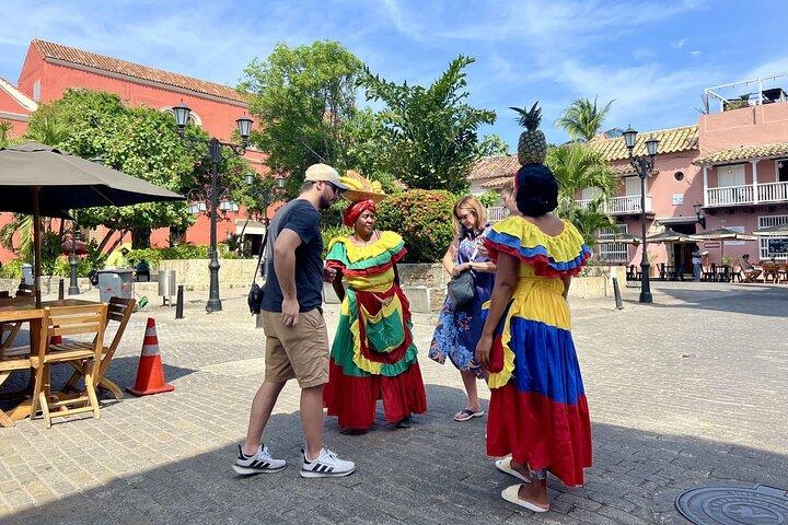 Tour a pie por la mágica ciudad de Cartagena.