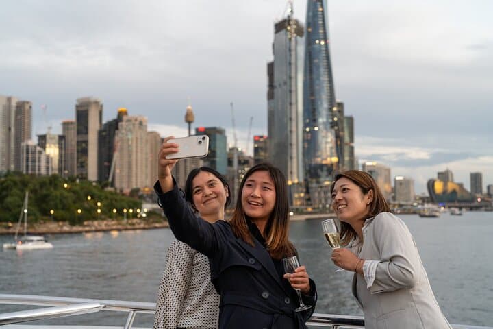 Sightseeing Buffet Lunch Cruise on Sydney Harbour