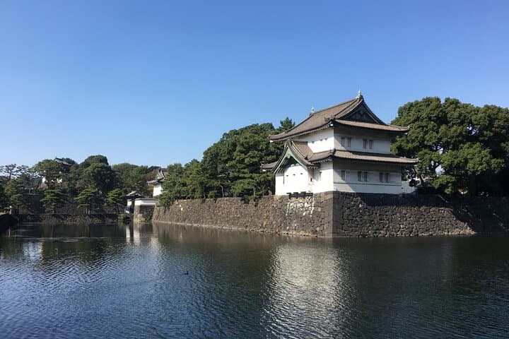 Imperial Palace to Tokyo Station Historical Walking Tour