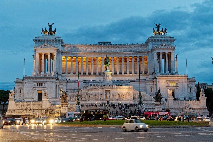 La Dolce Vita al anochecer : Rome Golf Cart & Aperitivo Experience