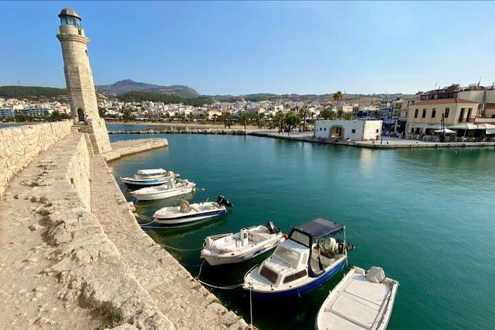 Privat tur hele dagen: Hoteller i nærheden af Kournas Lake & Rethymno Town