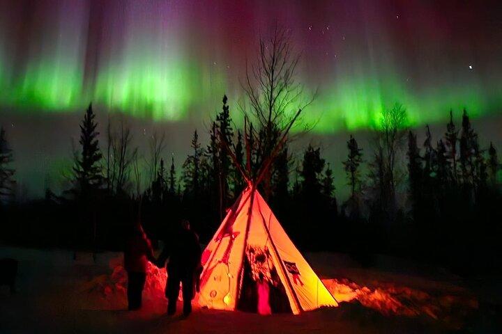 Lista íntima del cubo de la cabaña acogedora de Aurora Tours
